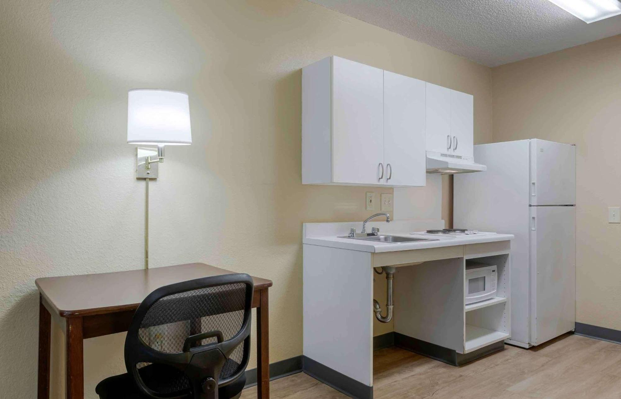 Extended Stay America Select Suites - St Louis - Airport - Central Bridgeton Exterior photo